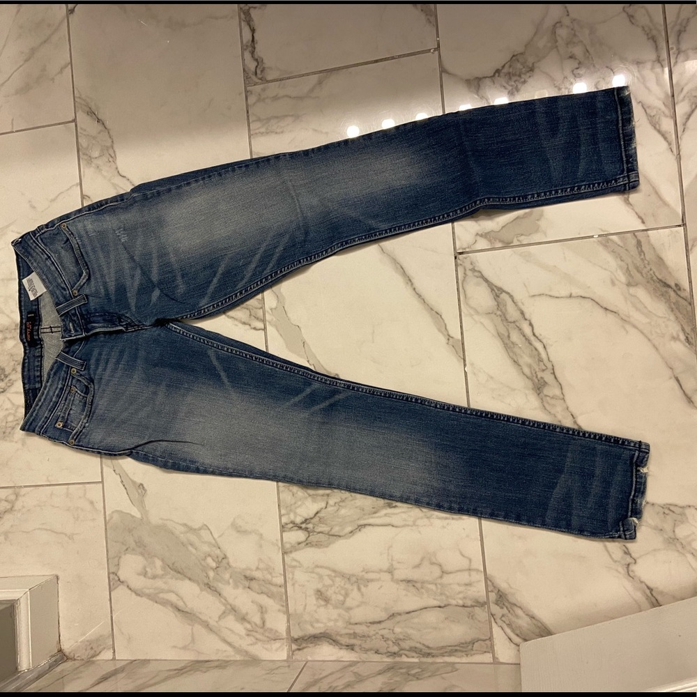 Levi’s curvy blue jeans size 7